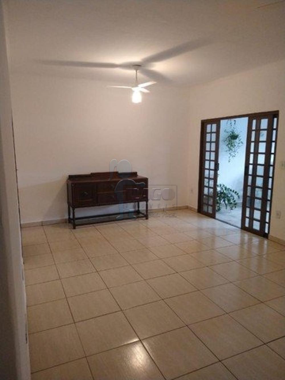 Alugar Casas / Padrão em Ribeirão Preto R$ 1.200,00 - Foto 1