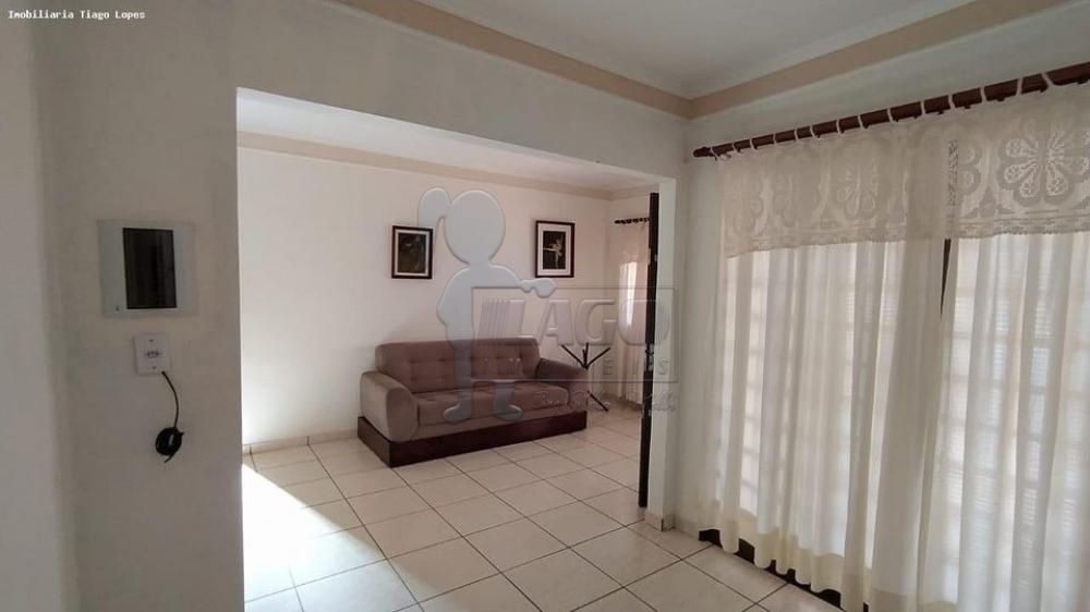 Alugar Casas / Padrão em Ribeirão Preto R$ 1.750,00 - Foto 2