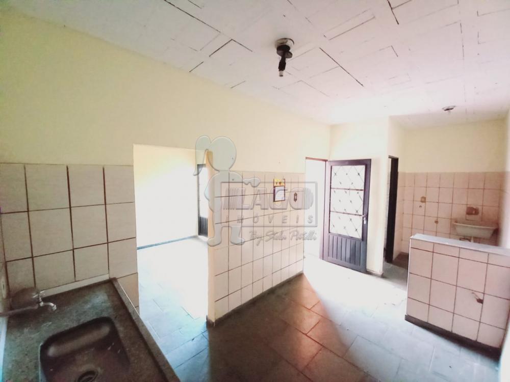 Alugar Casas / Padrão em Ribeirão Preto R$ 700,00 - Foto 2