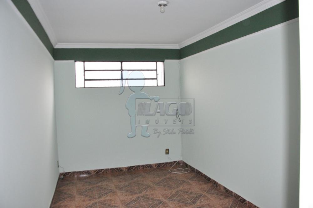 Alugar Casas / Padrão em Ribeirão Preto R$ 900,00 - Foto 1