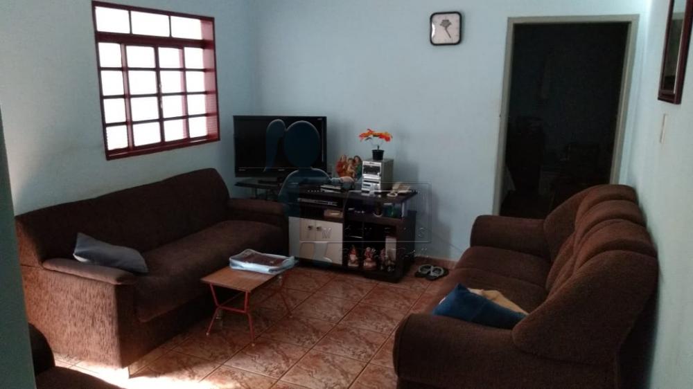 Alugar Casas / Padrão em Ribeirão Preto R$ 950,00 - Foto 2