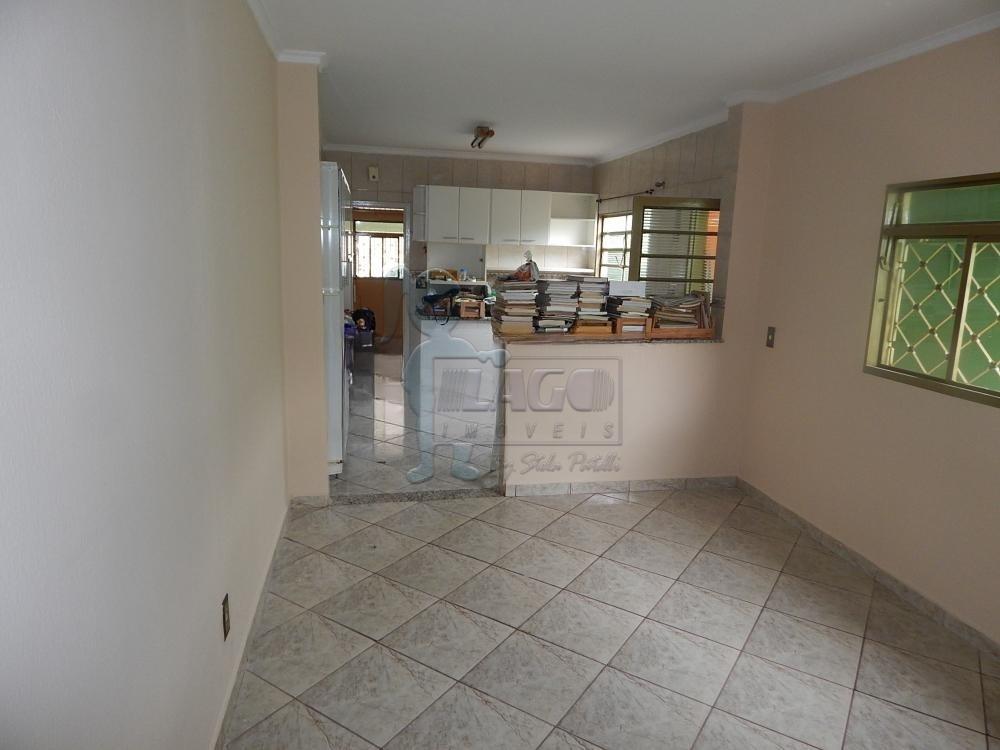 Alugar Casas / Padrão em Ribeirão Preto R$ 1.800,00 - Foto 3