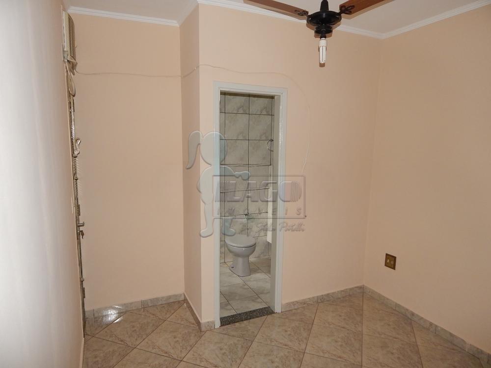 Alugar Casas / Padrão em Ribeirão Preto R$ 1.800,00 - Foto 4