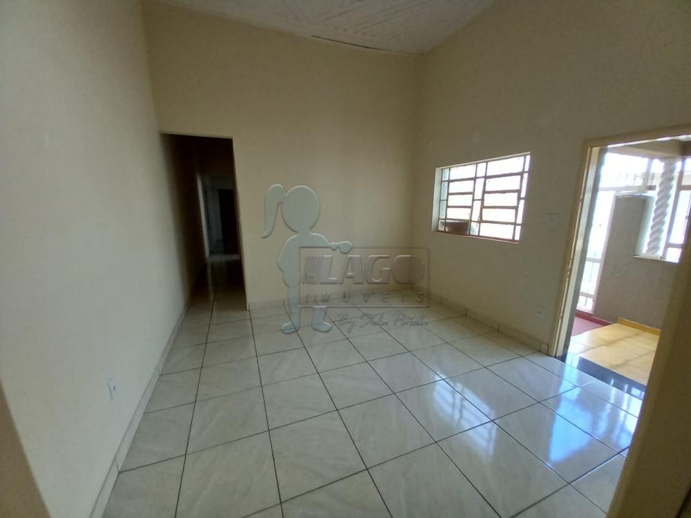 Alugar Casas / Padrão em Ribeirão Preto R$ 900,00 - Foto 1