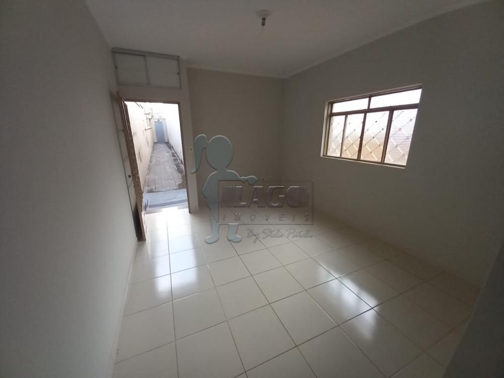 Alugar Casas / Padrão em Ribeirão Preto R$ 850,00 - Foto 1