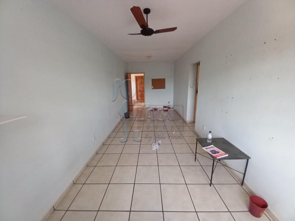 Alugar Apartamentos / Padrão em Ribeirão Preto R$ 900,00 - Foto 2