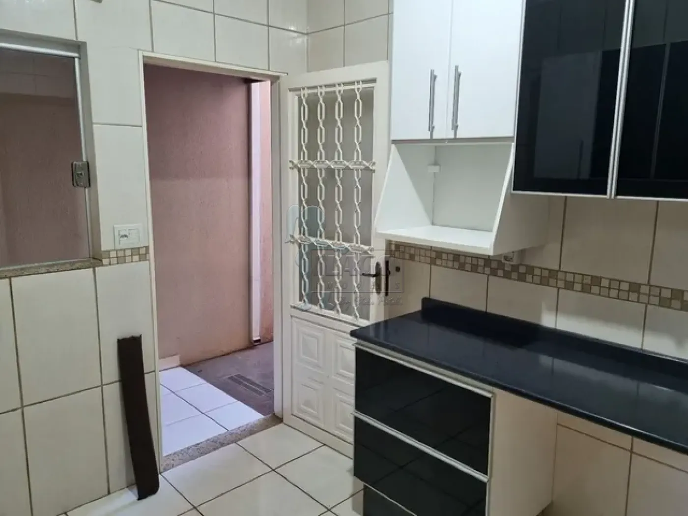 Alugar Casas / Padrão em Ribeirão Preto R$ 2.400,00 - Foto 5