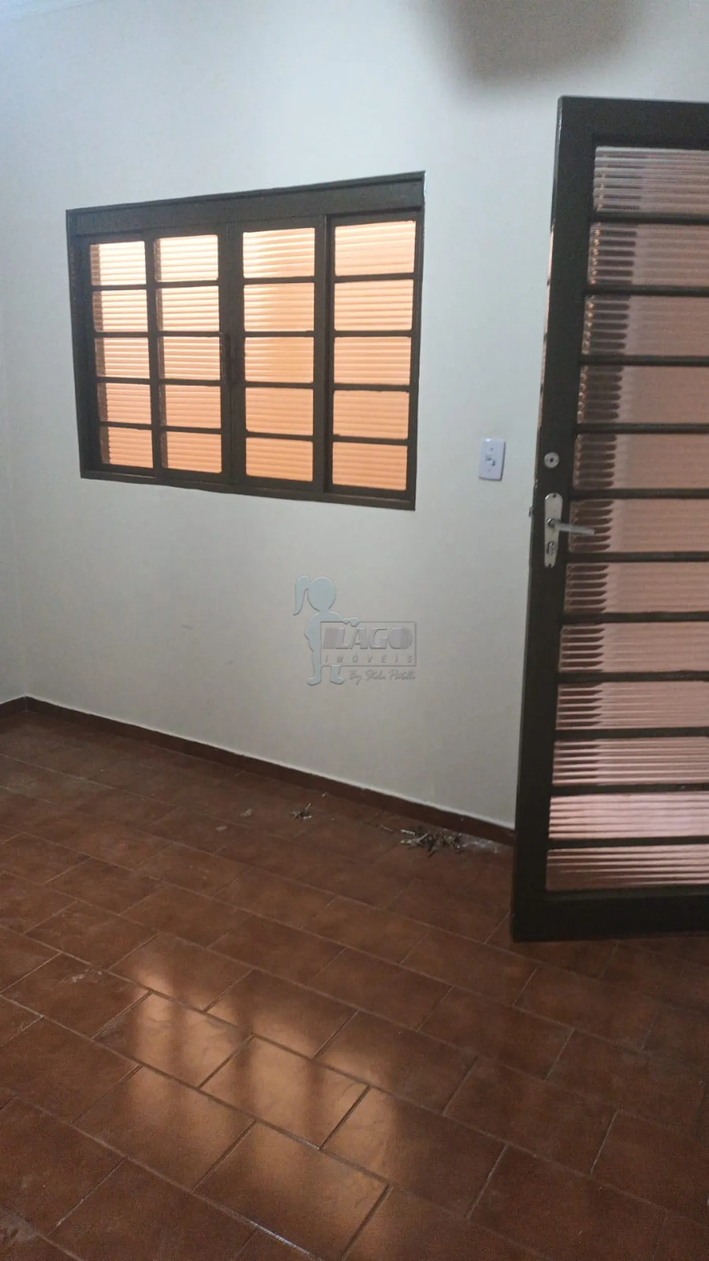 Alugar Casas / Padrão em Ribeirão Preto R$ 1.800,00 - Foto 1