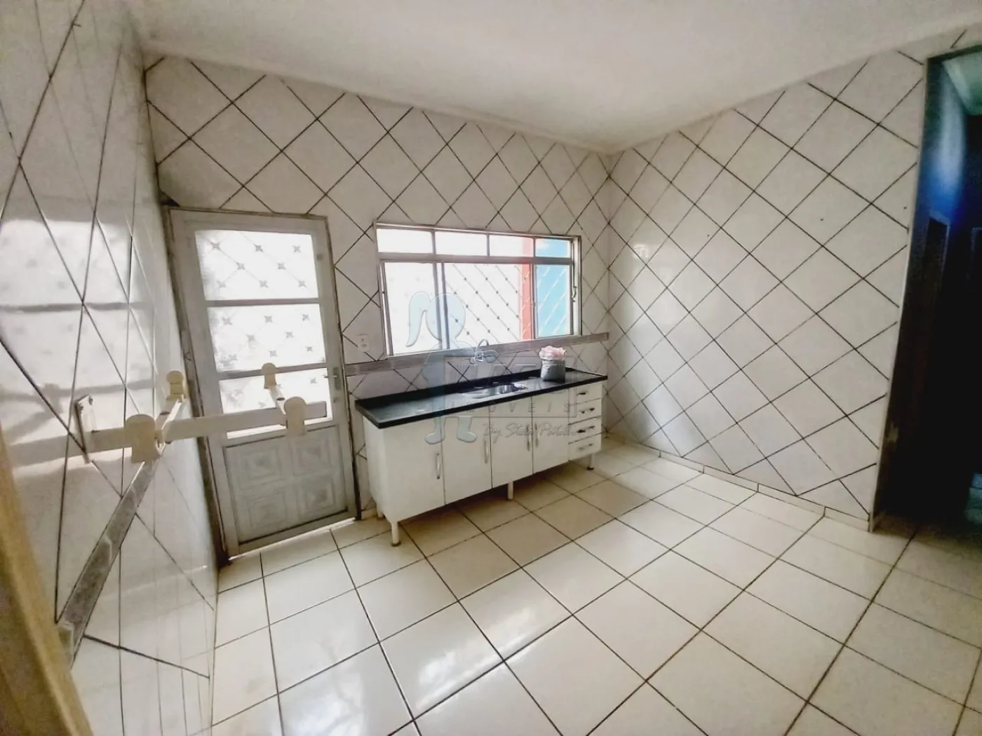 Alugar Casas / Padrão em Ribeirão Preto R$ 600,00 - Foto 4