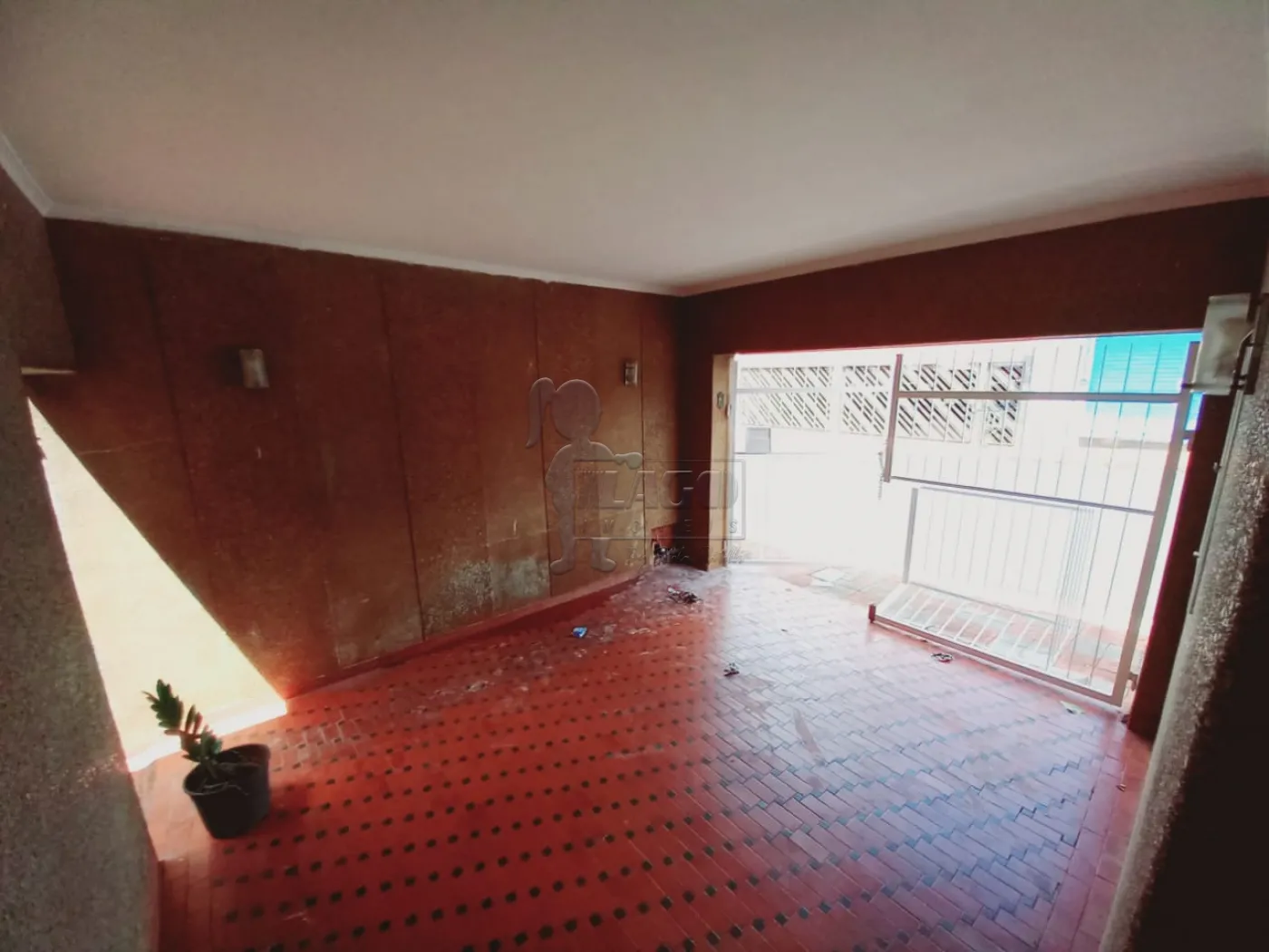 Alugar Casas / Padrão em Ribeirão Preto R$ 1.800,00 - Foto 1