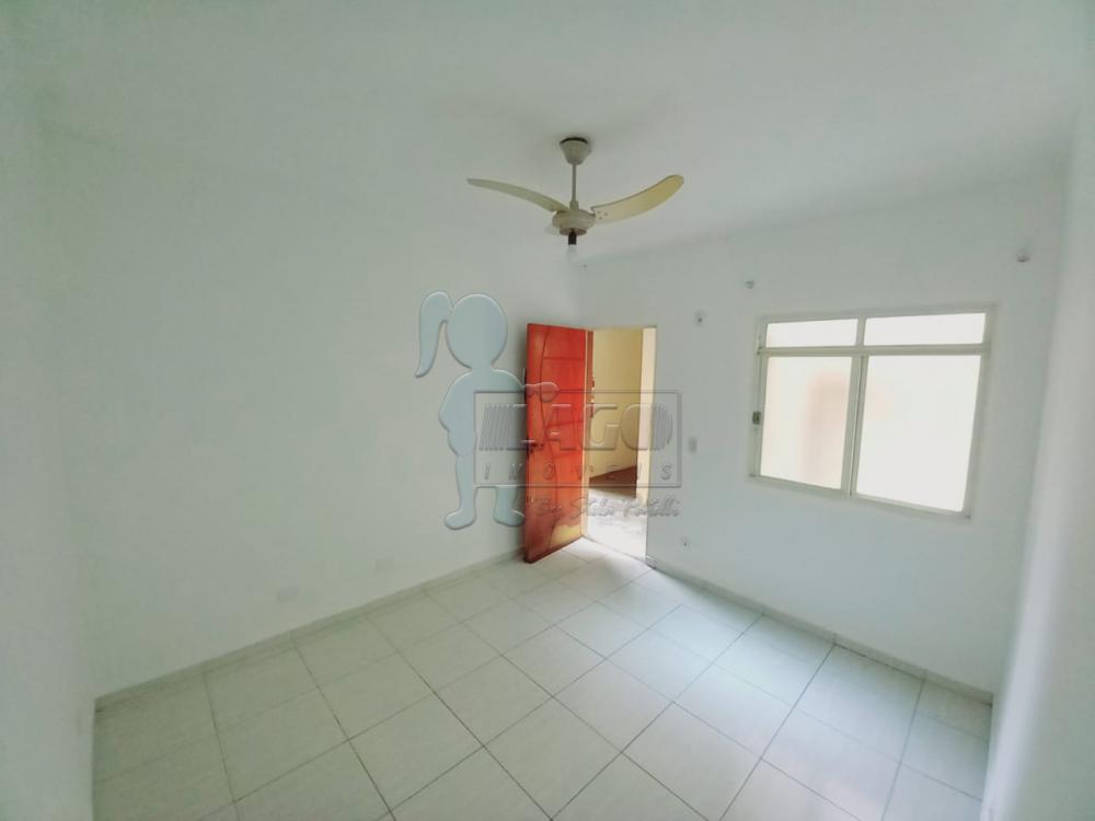 Alugar Apartamentos / Padrão em Ribeirão Preto R$ 700,00 - Foto 1