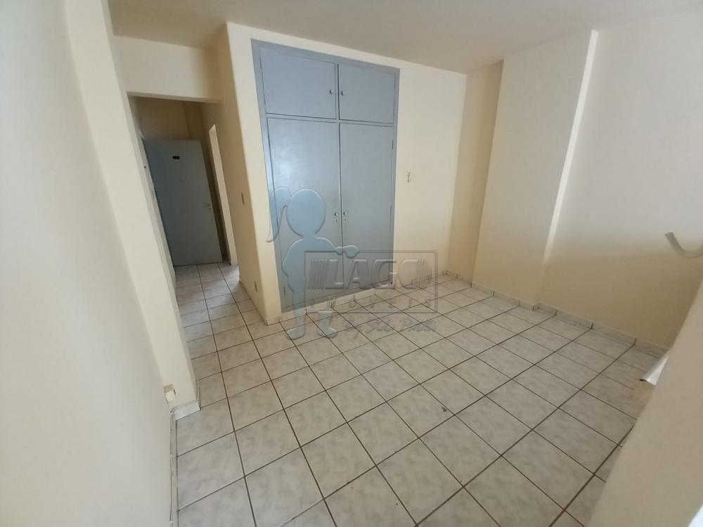 Alugar Apartamentos / Padrão em Ribeirão Preto R$ 650,00 - Foto 2