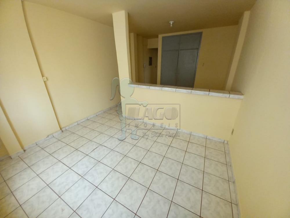 Alugar Apartamentos / Padrão em Ribeirão Preto R$ 650,00 - Foto 1