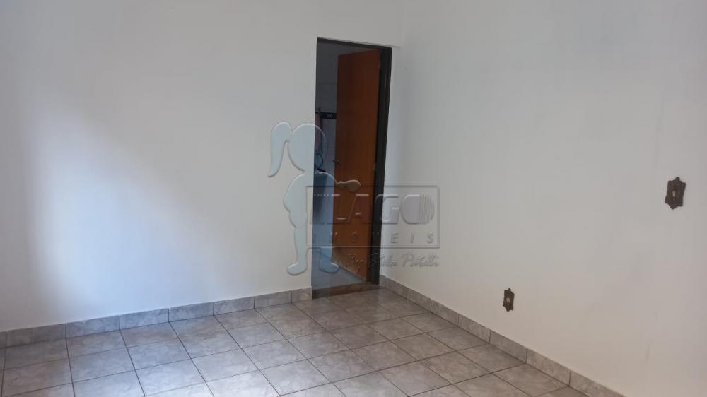 Alugar Casas / Padrão em Ribeirão Preto R$ 1.800,00 - Foto 4