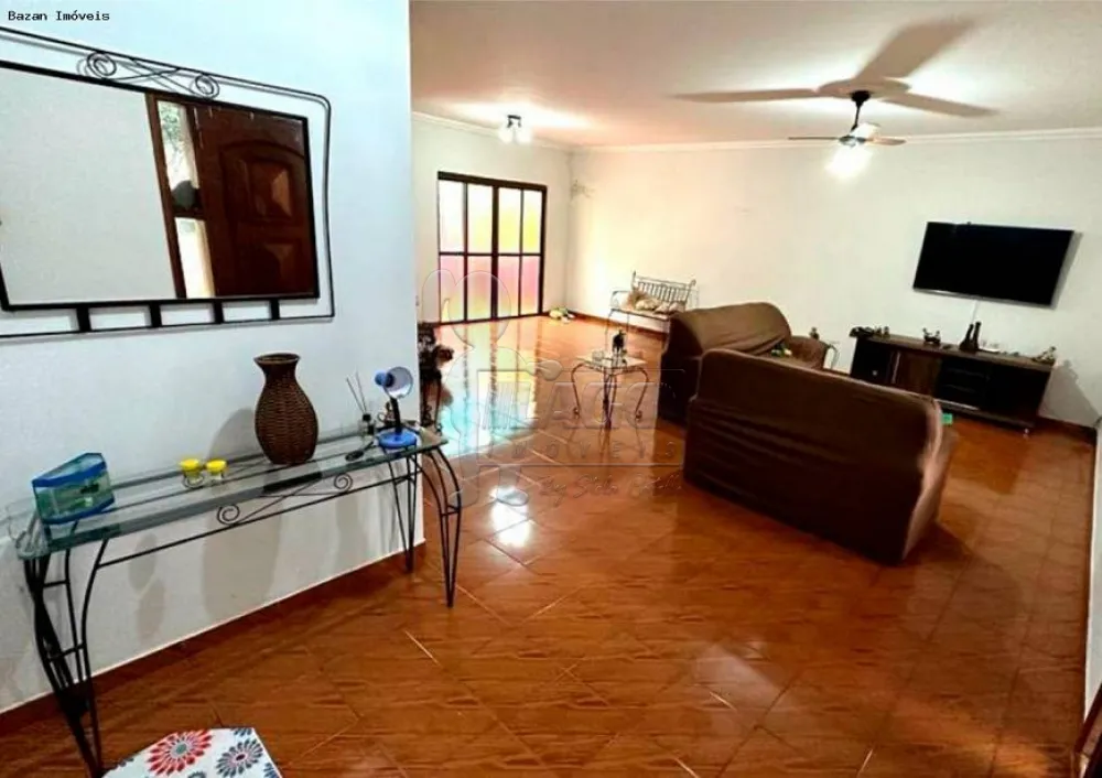 Alugar Casas / Padrão em Ribeirão Preto R$ 1.800,00 - Foto 4