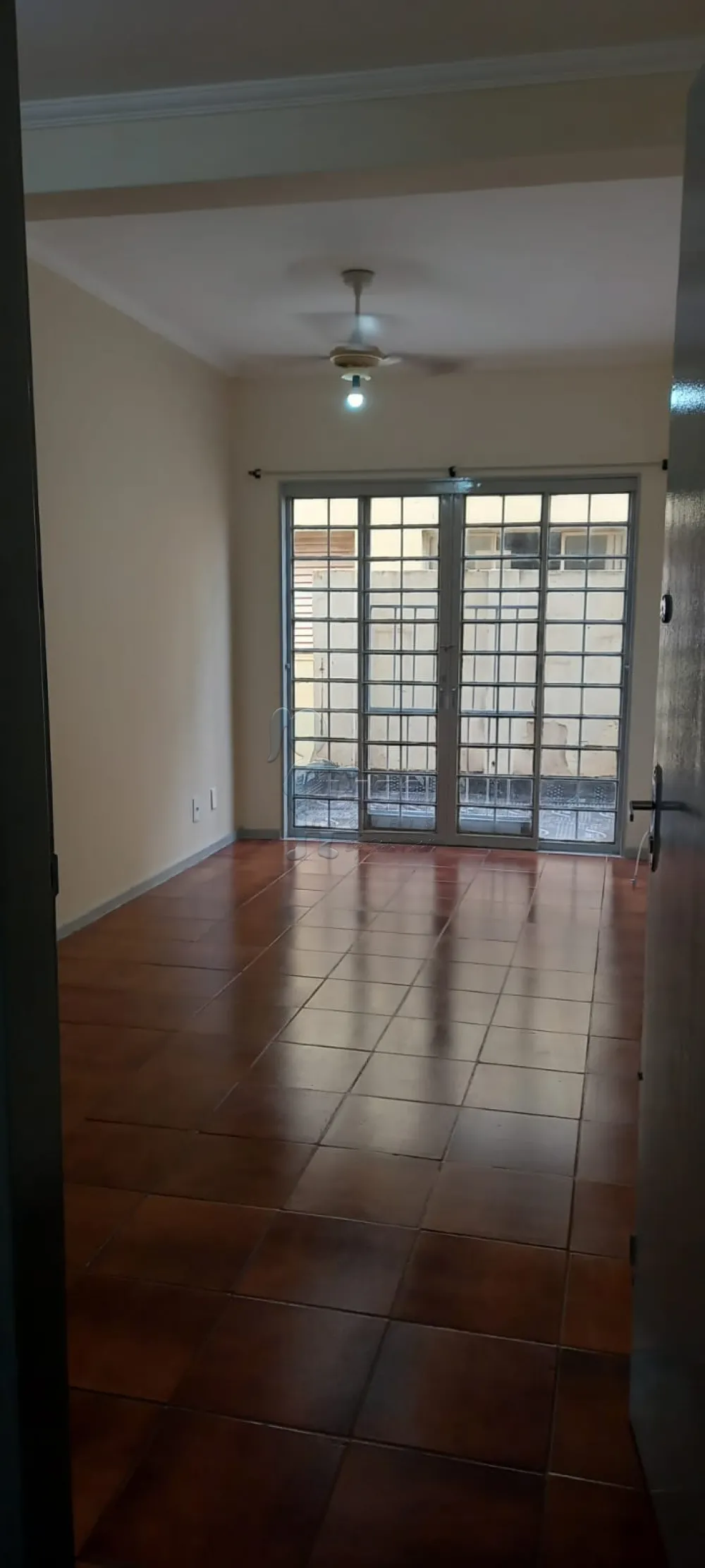 Alugar Apartamentos / Padrão em Ribeirão Preto R$ 950,00 - Foto 1