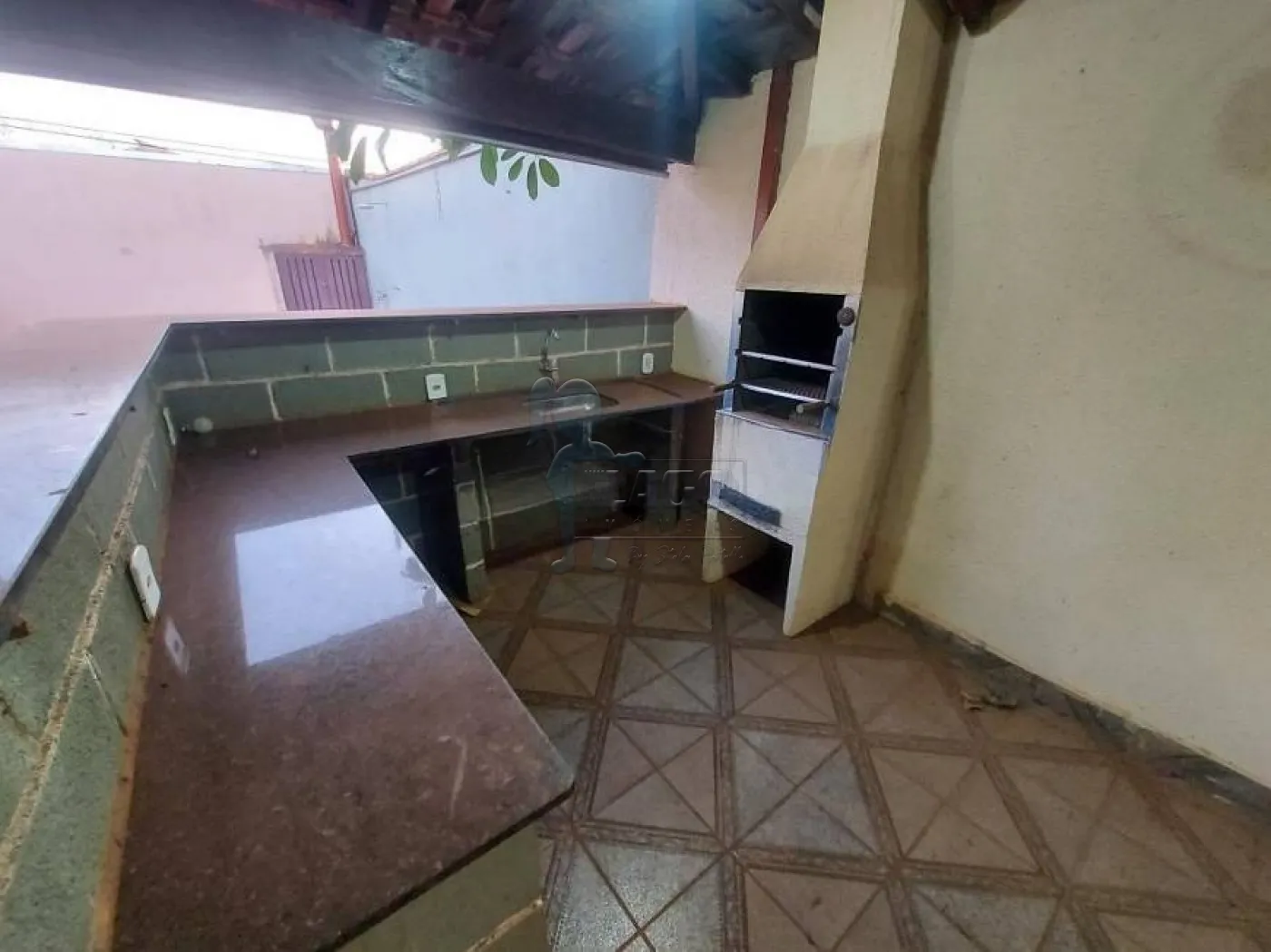 Alugar Casas / Padrão em Ribeirão Preto R$ 2.000,00 - Foto 3