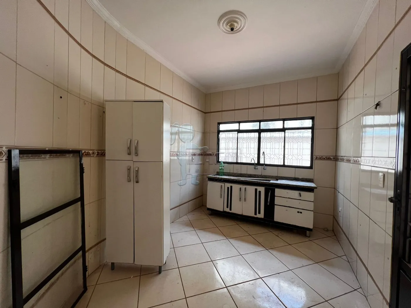 Alugar Casas / Padrão em Ribeirão Preto R$ 2.200,00 - Foto 4