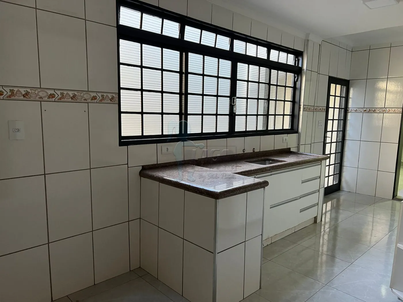 Comprar Casas / Padrão em Ribeirão Preto R$ 370.000,00 - Foto 1