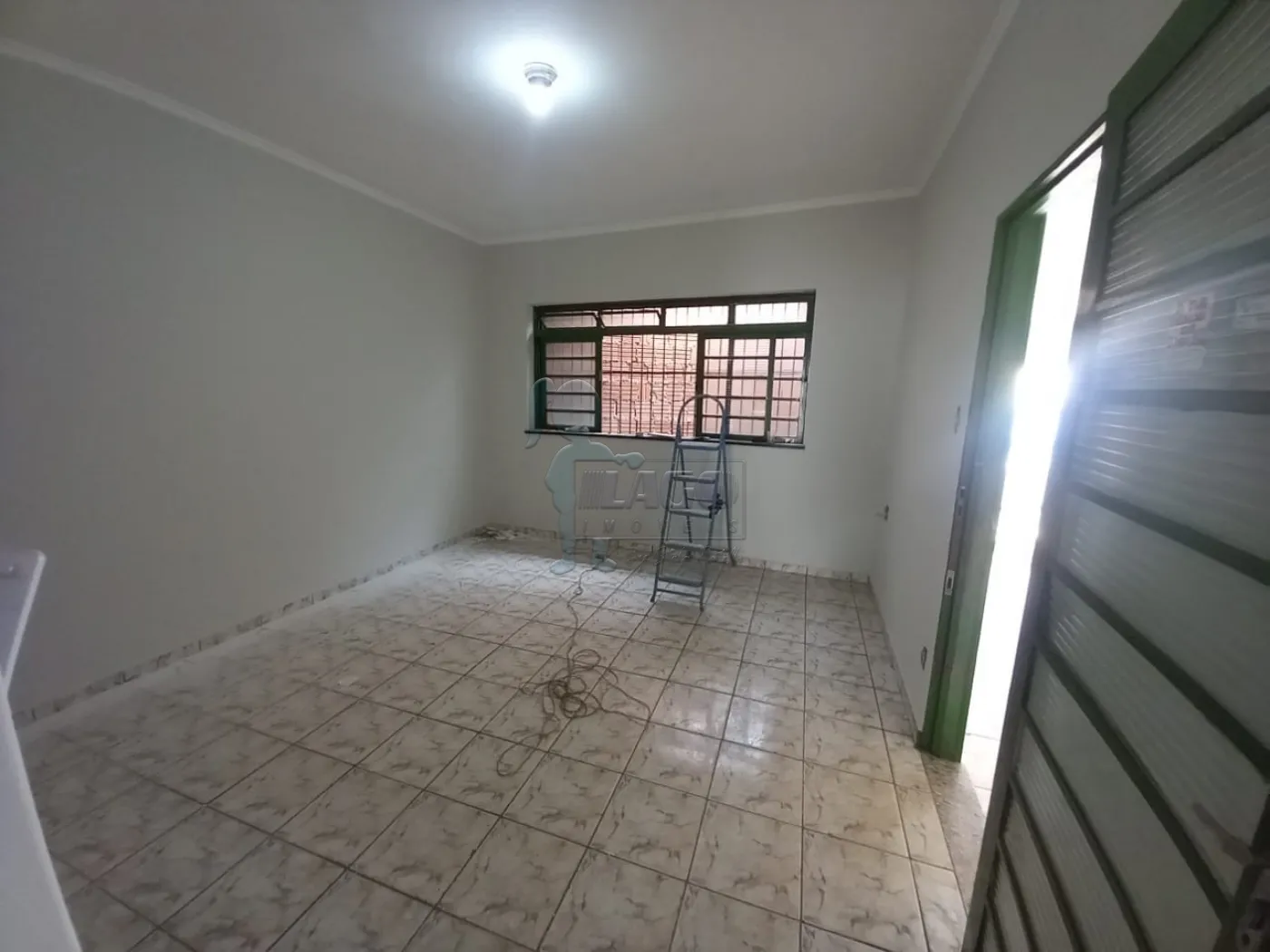 Alugar Casas / Padrão em Ribeirão Preto R$ 1.000,00 - Foto 1