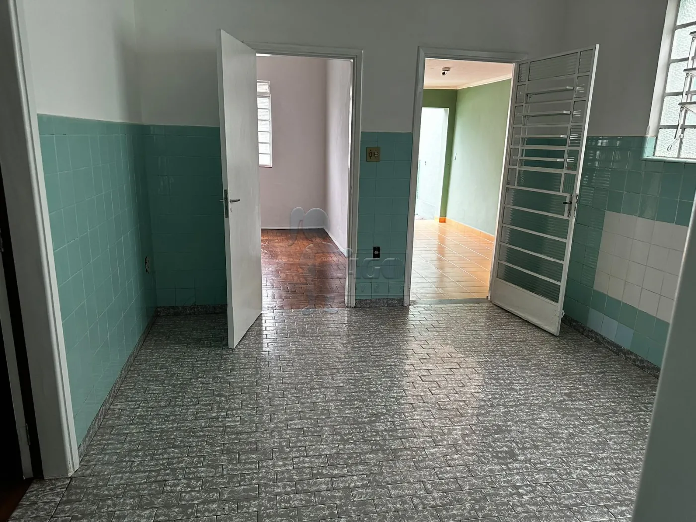 Alugar Casas / Padrão em Ribeirão Preto R$ 1.600,00 - Foto 2