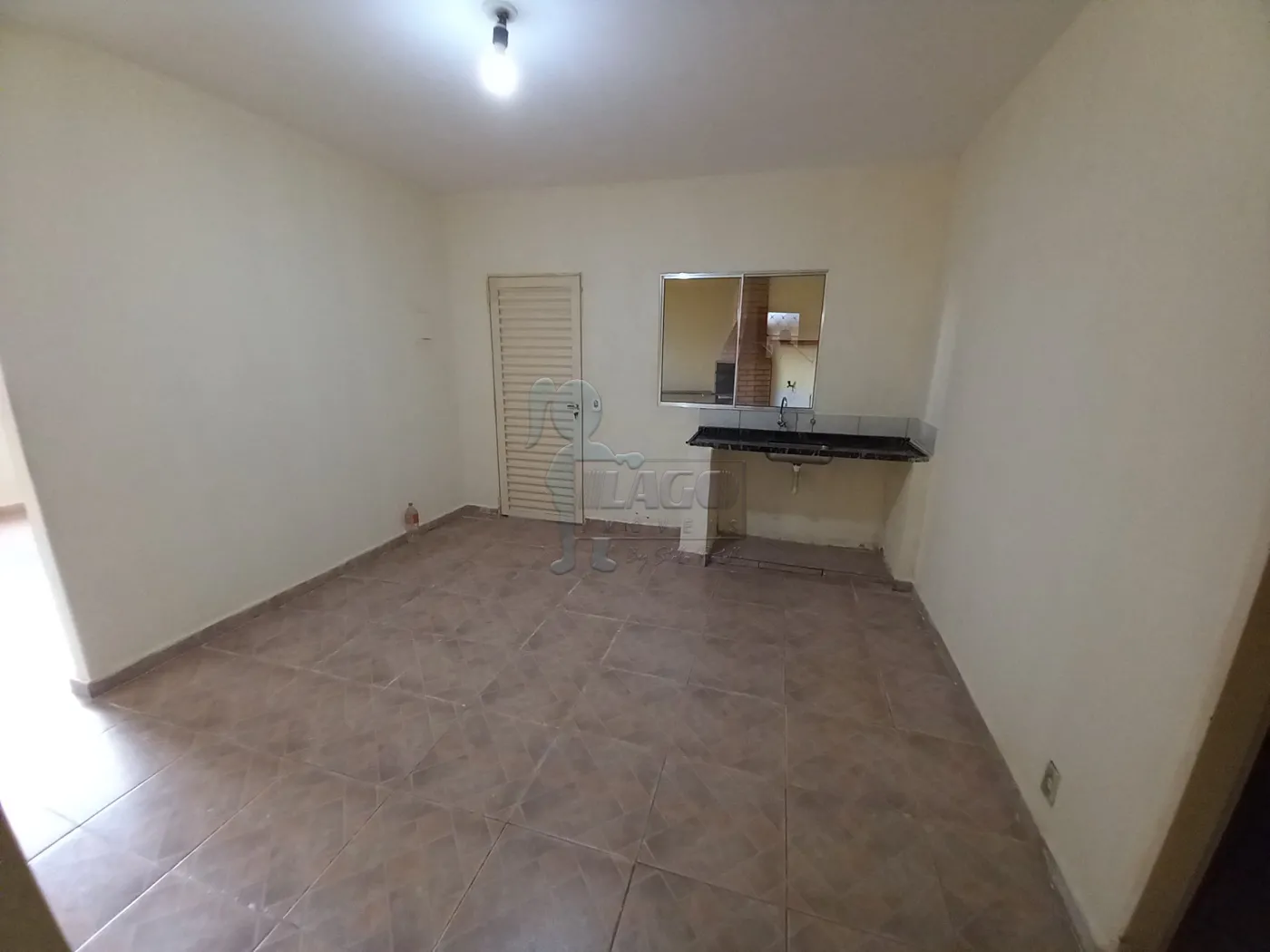 Alugar Casas / Padrão em Ribeirão Preto R$ 1.000,00 - Foto 4