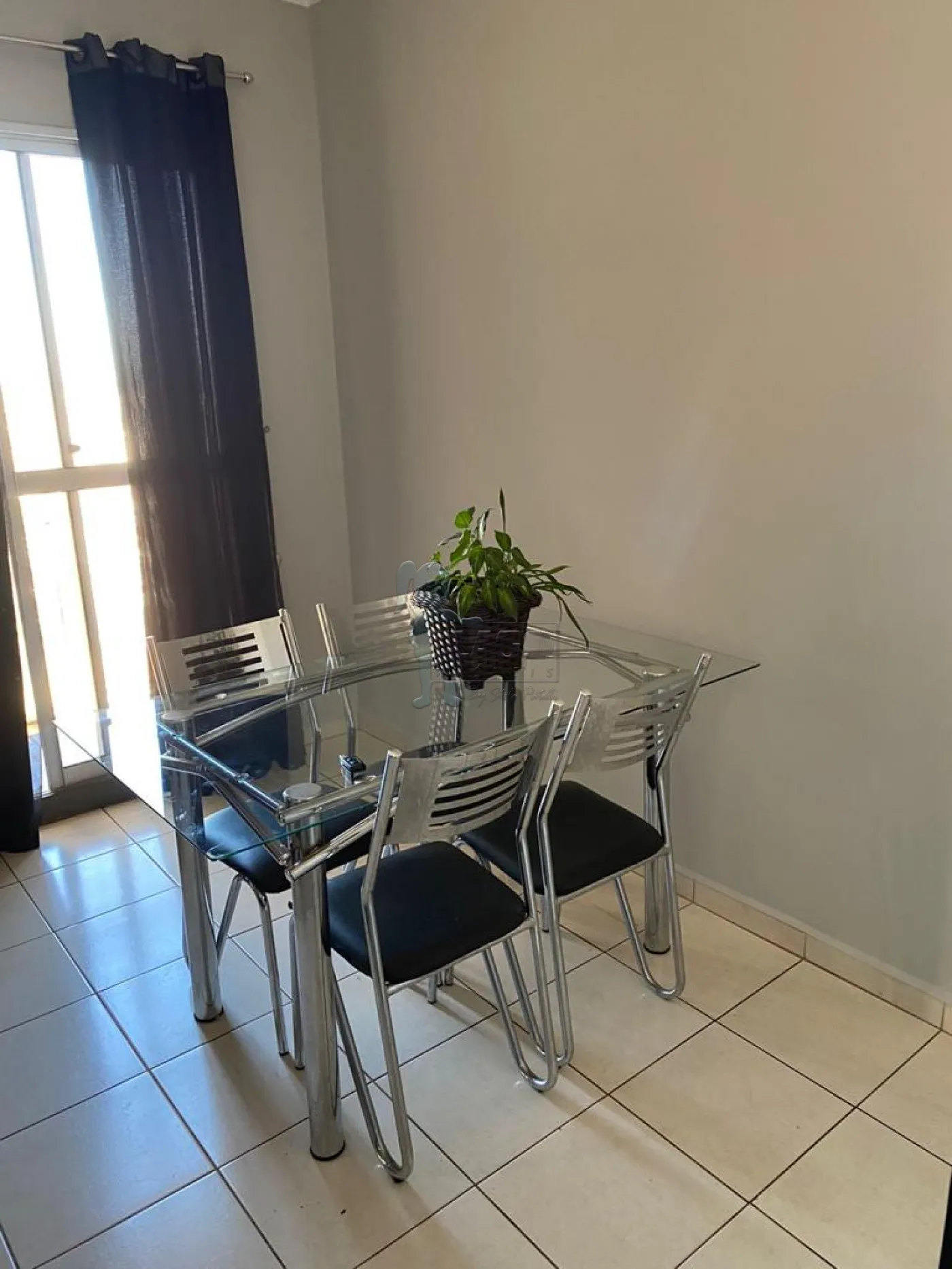 Alugar Apartamentos / Padrão em Ribeirão Preto R$ 1.600,00 - Foto 1