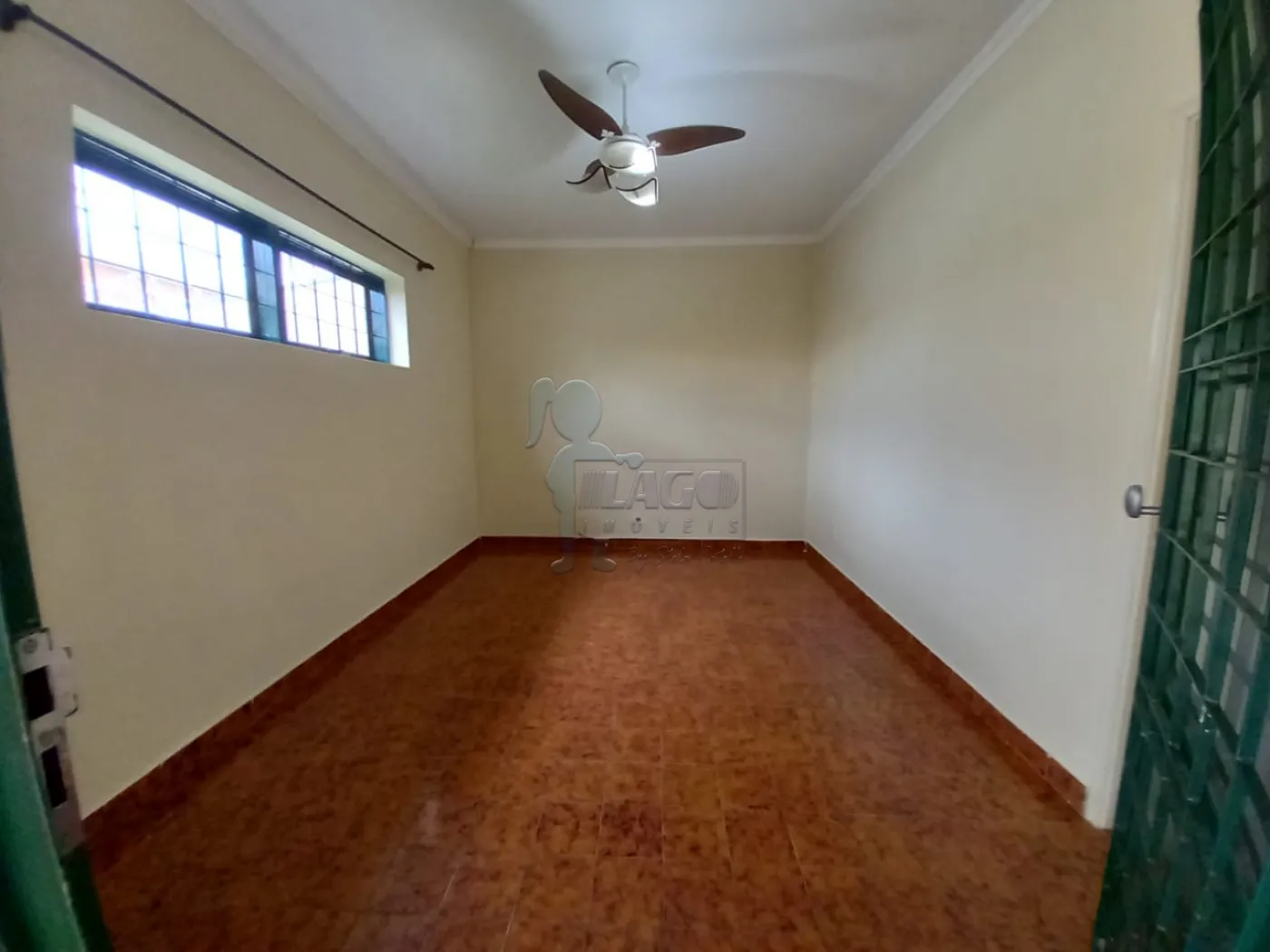 Alugar Casas / Padrão em Ribeirão Preto R$ 1.800,00 - Foto 2