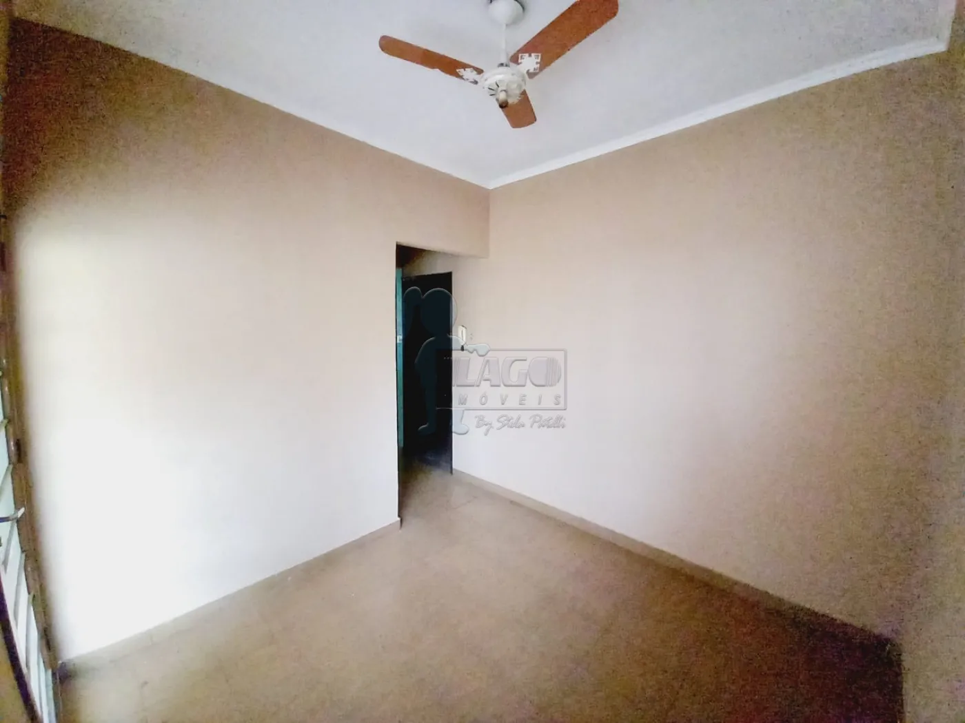 Alugar Casas / Padrão em Ribeirão Preto R$ 900,00 - Foto 4