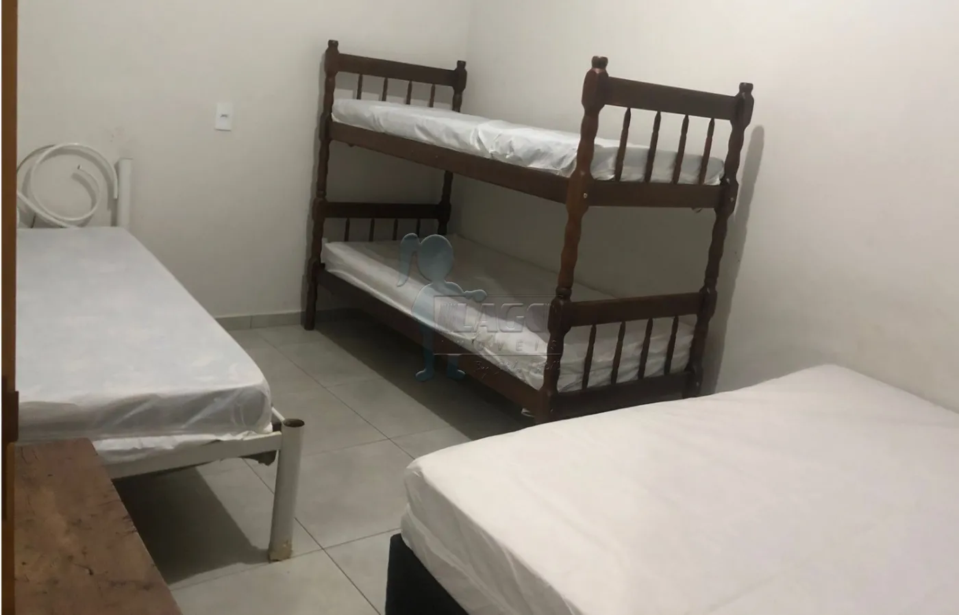 Alugar Casas / Padrão em Ribeirão Preto R$ 1.900,00 - Foto 2