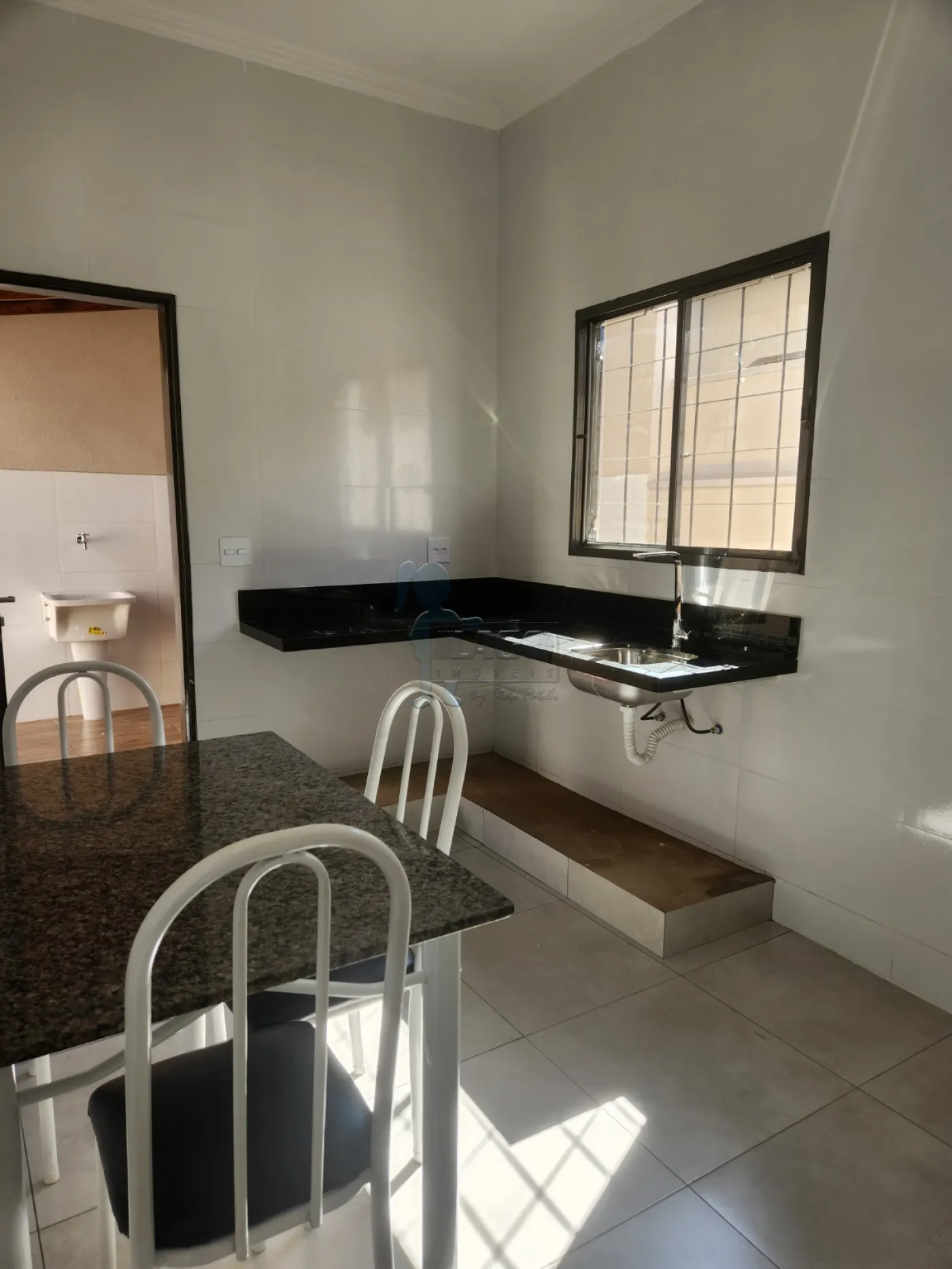 Alugar Casas / Padrão em Ribeirão Preto R$ 2.000,00 - Foto 1