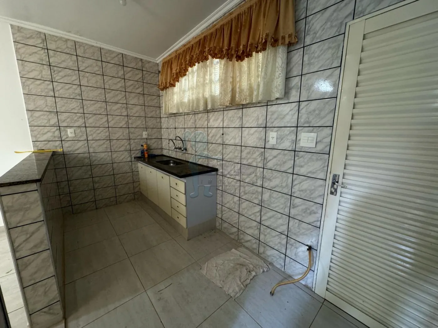 Comprar Casas / Padrão em Ribeirão Preto R$ 300.000,00 - Foto 4