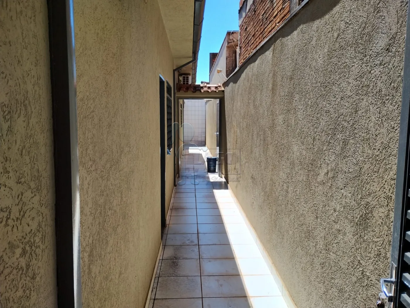 Comprar Casas / Padrão em Ribeirão Preto R$ 300.000,00 - Foto 2