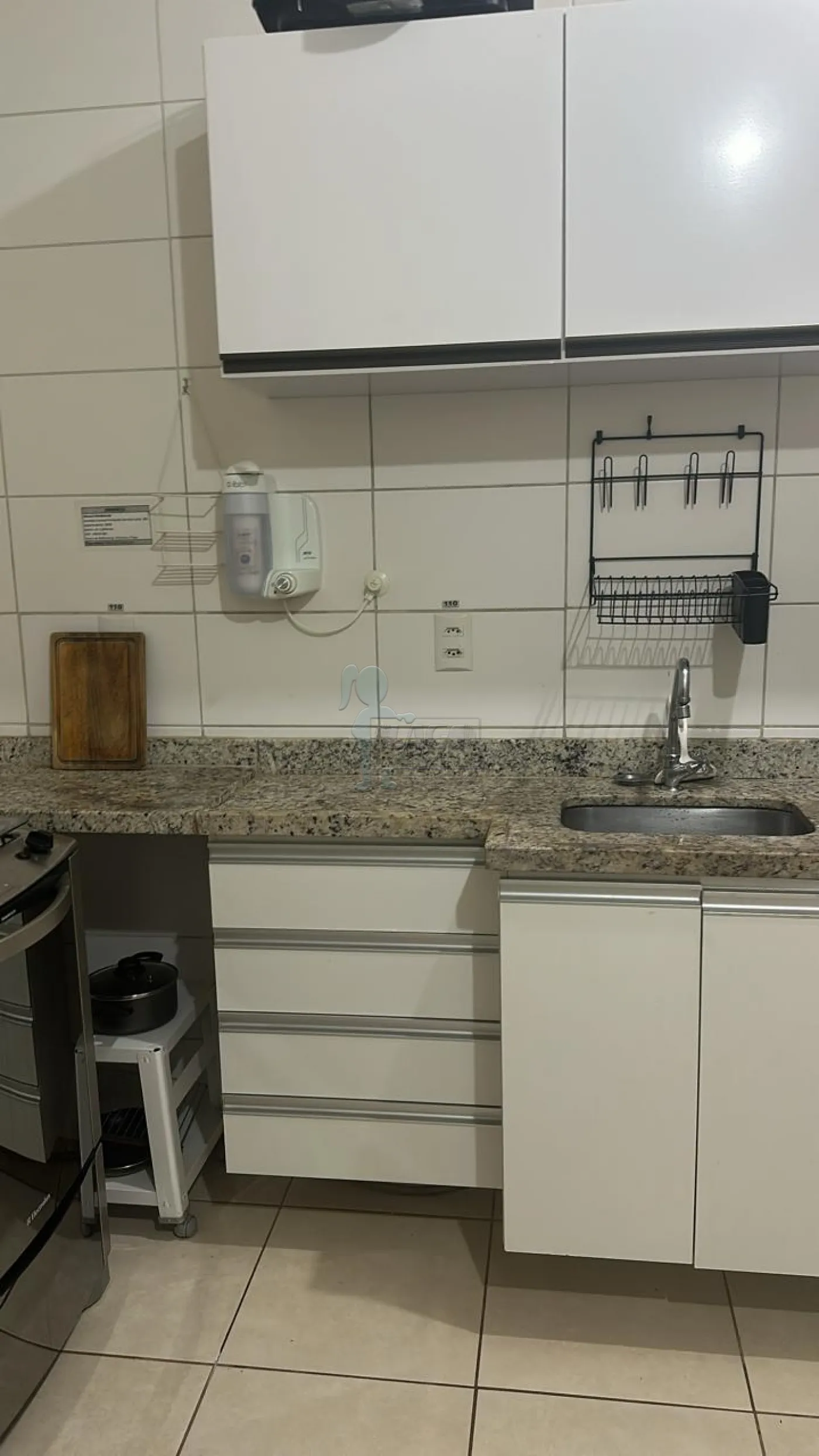 Alugar Apartamentos / Padrão em Ribeirão Preto R$ 1.300,00 - Foto 2