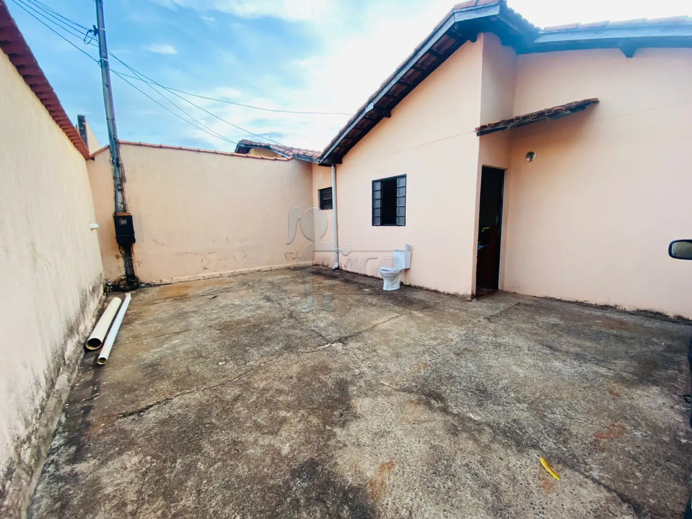 Comprar Casas / Padrão em Ribeirão Preto R$ 180.000,00 - Foto 1