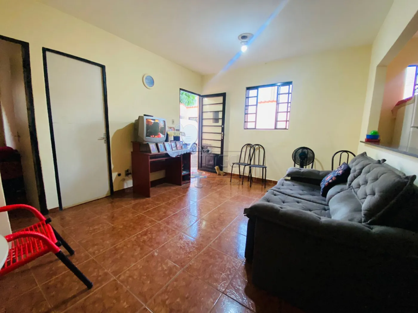 Comprar Casas / Padrão em Ribeirão Preto R$ 180.000,00 - Foto 3