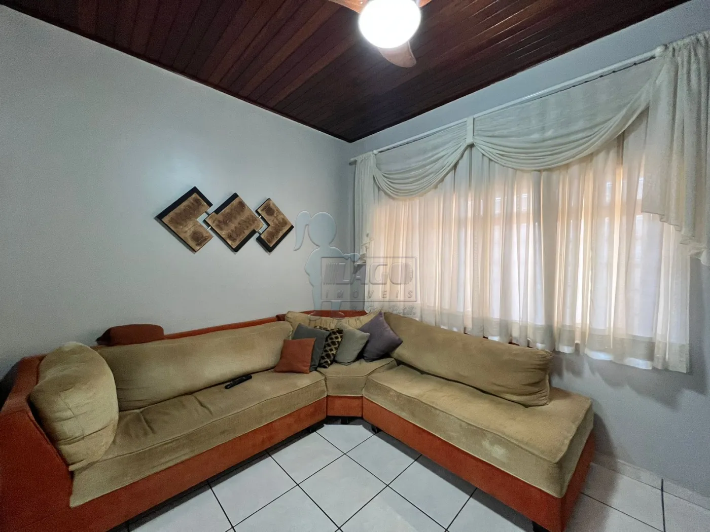 Comprar Casas / Padrão em Ribeirão Preto R$ 450.000,00 - Foto 1