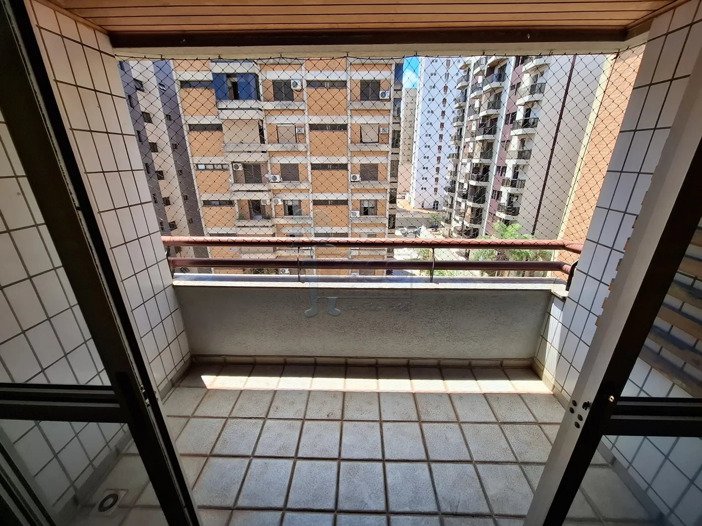 Alugar Apartamento / Padrão em Ribeirão Preto R$ 1.500,00 - Foto 2