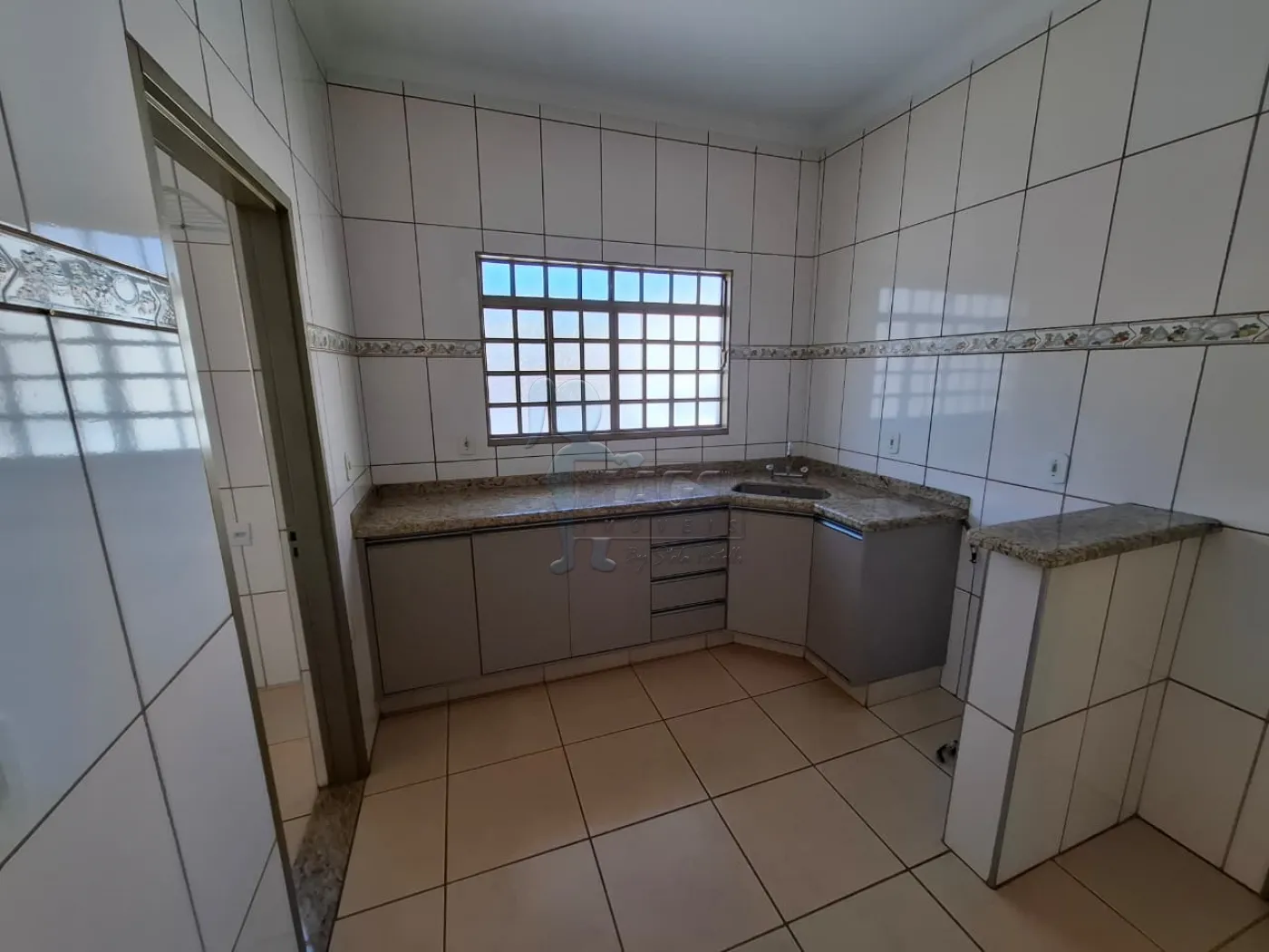 Alugar Casa / Padrão em Ribeirão Preto R$ 1.600,00 - Foto 5