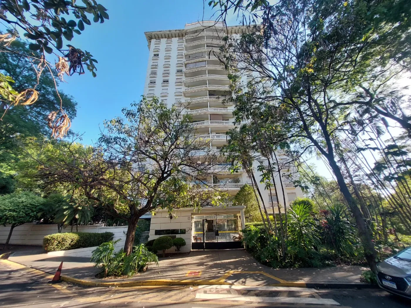 Alugar Apartamento / Padrão em Ribeirão Preto R$ 2.000,00 - Foto 1