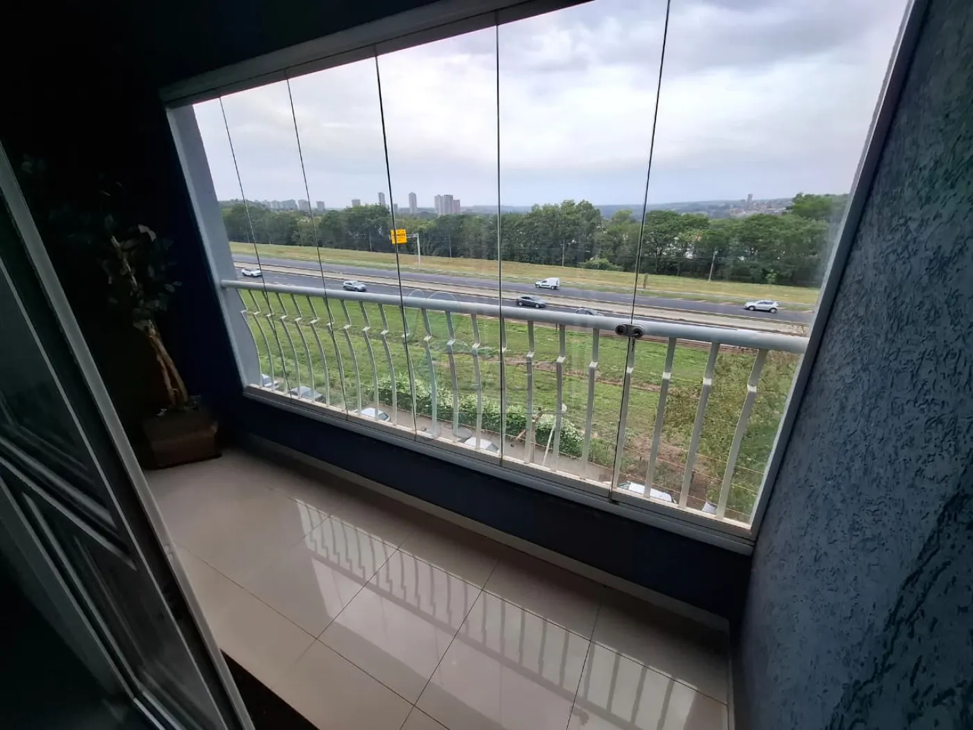 Alugar Apartamento / Padrão em Ribeirão Preto R$ 1.500,00 - Foto 4