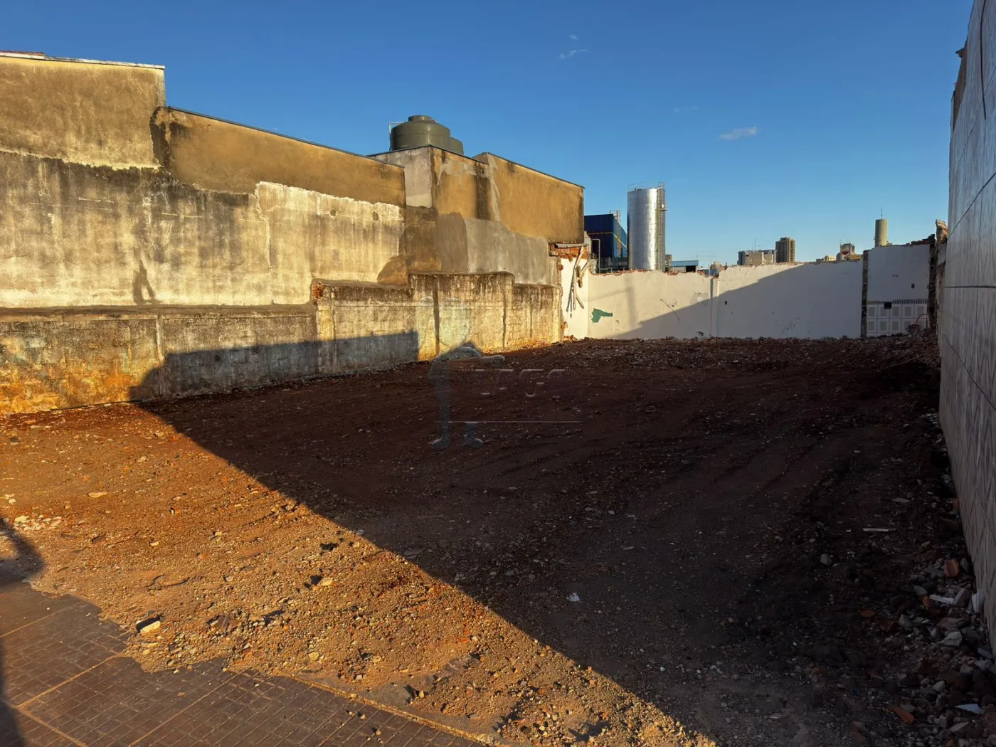 Comprar Terreno / Padrão em Ribeirão Preto R$ 300.000,00 - Foto 2