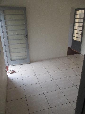 Alugar Casas / Padrão em Ribeirão Preto R$ 700,00 - Foto 4