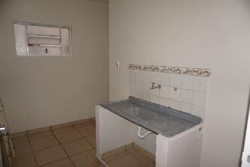 Alugar Apartamentos / Padrão em Ribeirão Preto R$ 680,00 - Foto 3