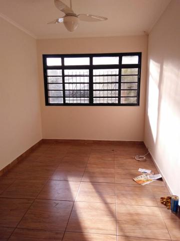 Alugar Casas / Padrão em Ribeirão Preto R$ 1.300,00 - Foto 1