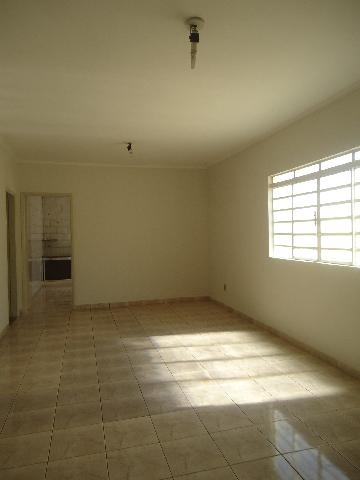 Alugar Casas / Padrão em Ribeirão Preto R$ 1.100,00 - Foto 4