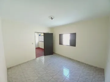 Alugar Casas / Padrão em Ribeirão Preto R$ 800,00 - Foto 1