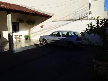 Alugar Casas / Padrão em Ribeirão Preto R$ 900,00 - Foto 2