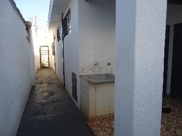 Alugar Casas / Padrão em Ribeirão Preto R$ 900,00 - Foto 8