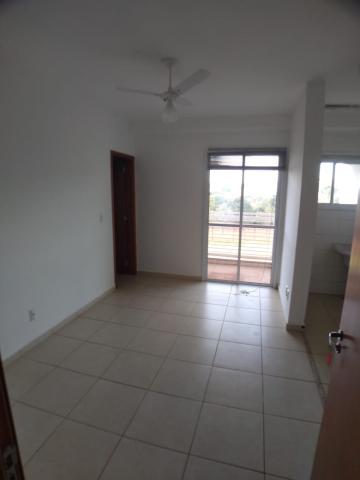 Alugar Apartamentos / Padrão em Ribeirão Preto R$ 700,00 - Foto 1